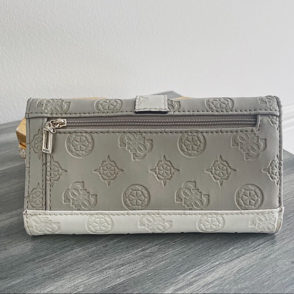 Guess Wallet - Picture 2 of 3